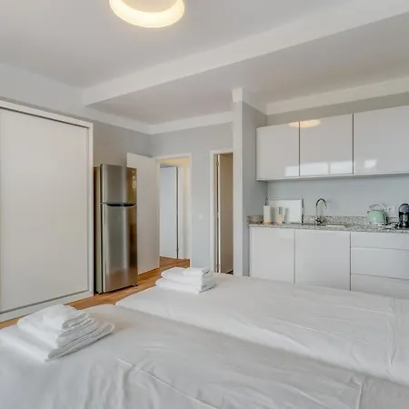 Winter 2 Stylish Near Beaches Apartment *